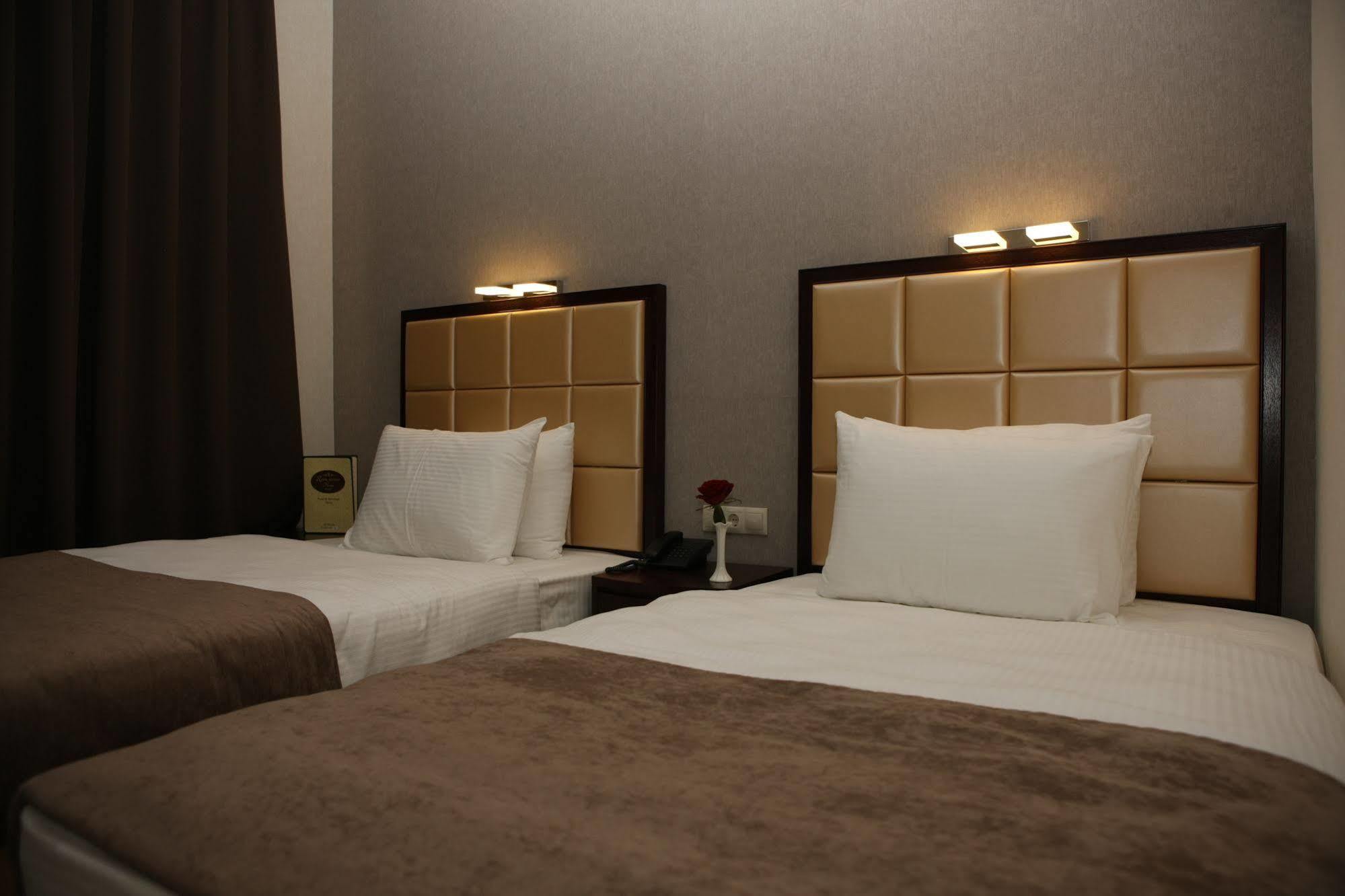 Hotel Orion Old Town Тбилиси Екстериор снимка