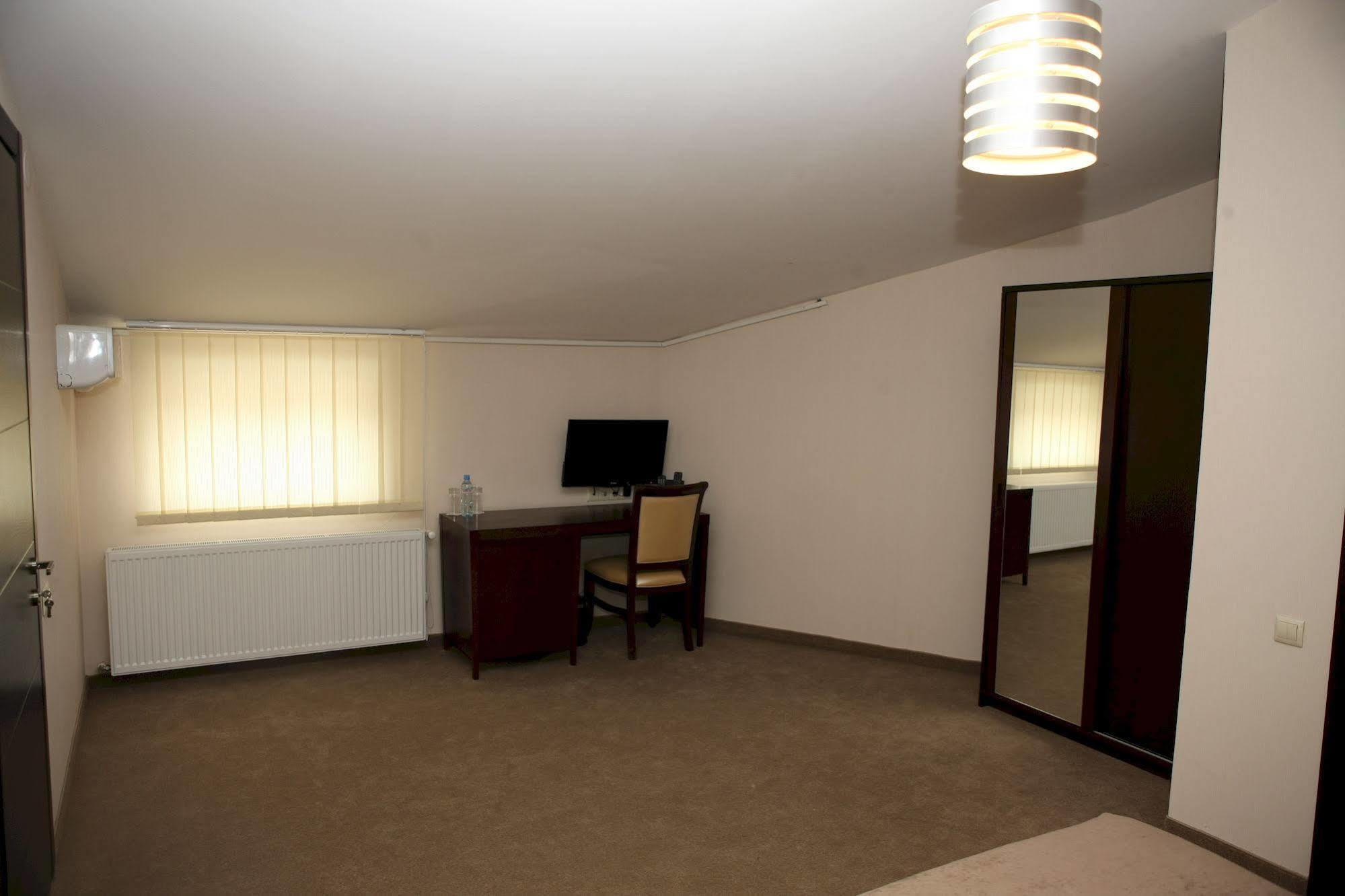 Hotel Orion Old Town Тбилиси Екстериор снимка